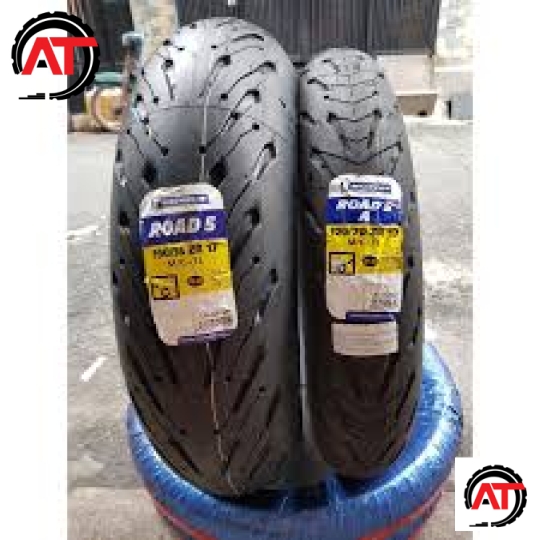 Lốp Xe VF8 Goodyear 225/55R19 EfficientGrip Performance SUV